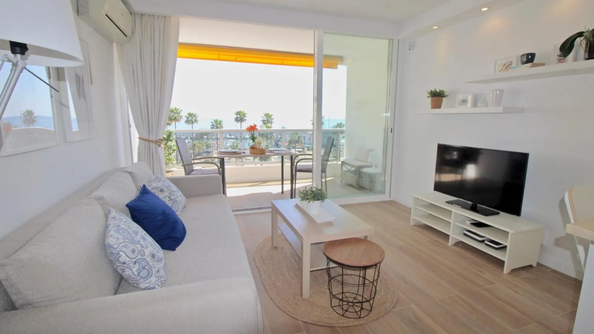 1-Bedroom Apartment With Spectacular Marina & Sea Views In ماربيا 0*,