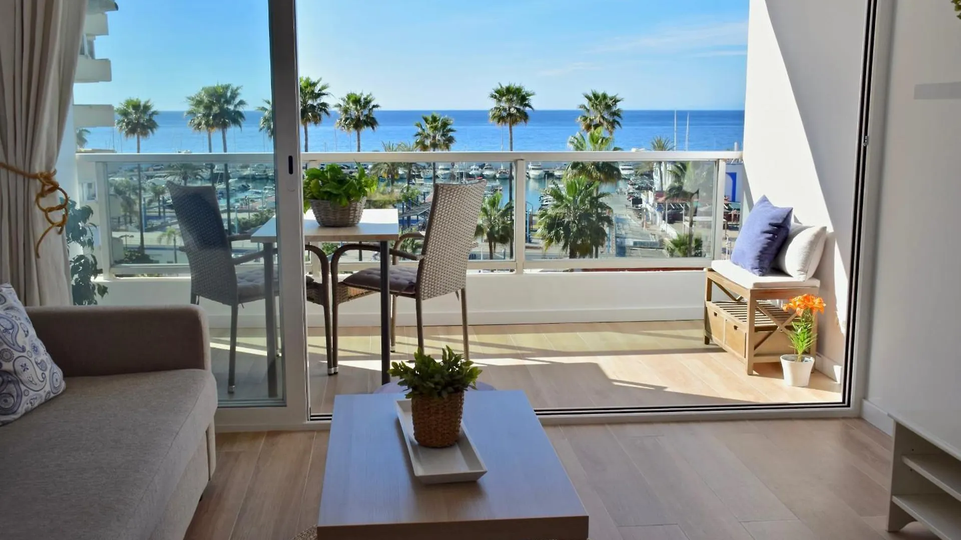 1-Bedroom Apartment With Spectacular Marina & Sea Views In ماربيا