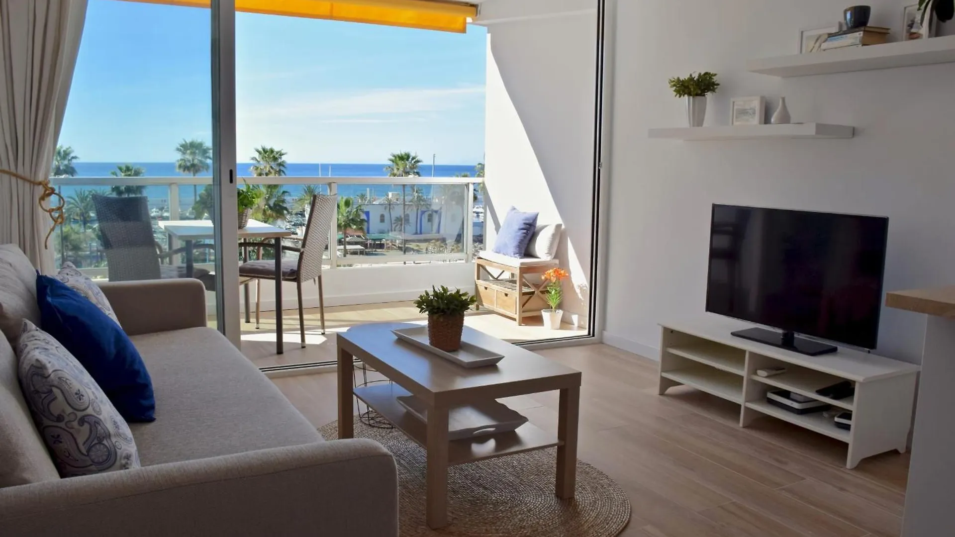 1-Bedroom Apartment With Spectacular Marina & Sea Views In ماربيا