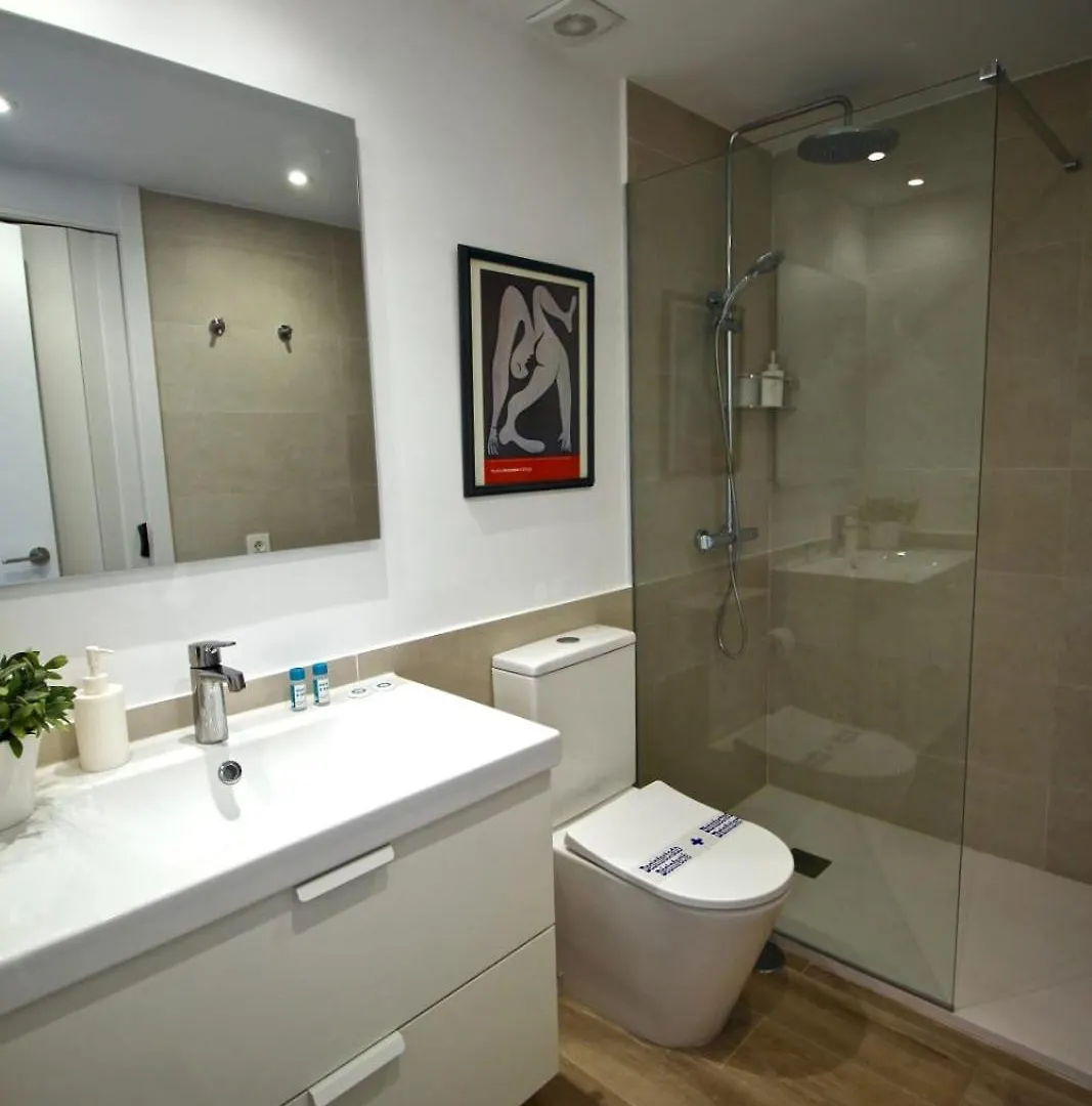 1-Bedroom Apartment With Spectacular Marina & Sea Views In 马尔韦利亚